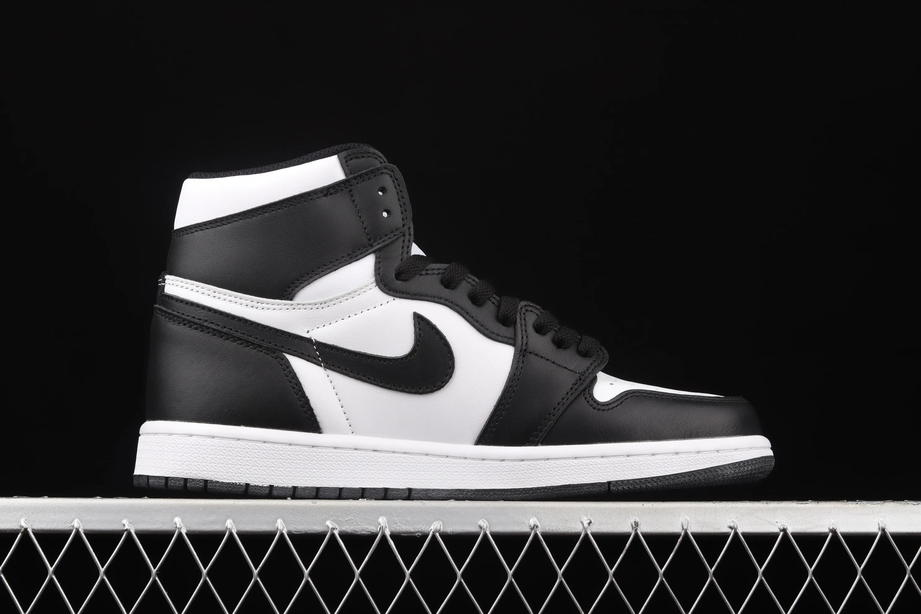 All categories Air Jordan Jordan series basketball shoes Air Jordan 1 High Air Jordan 1 High AJ1 Joe 1 high top white and black 555088-010